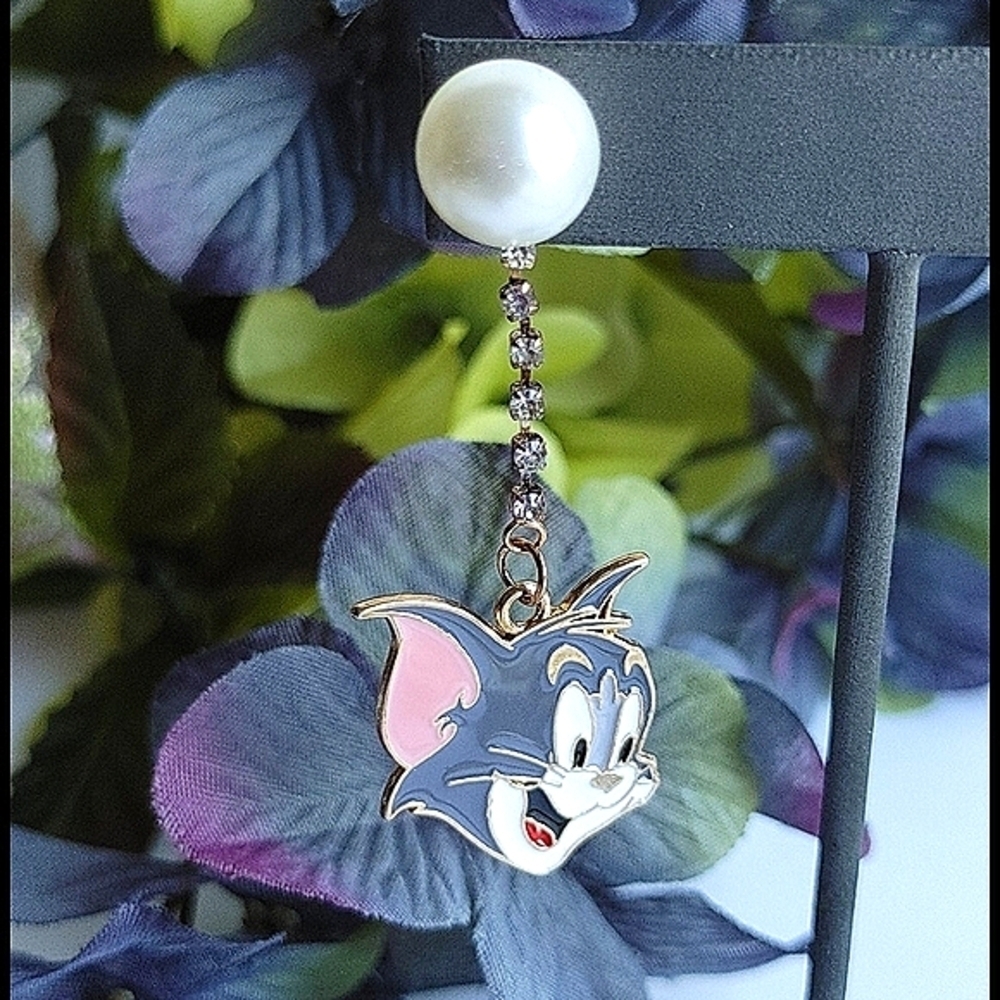 Tom and Jerry Cat Dangle Earrings - Picture 4 of 5